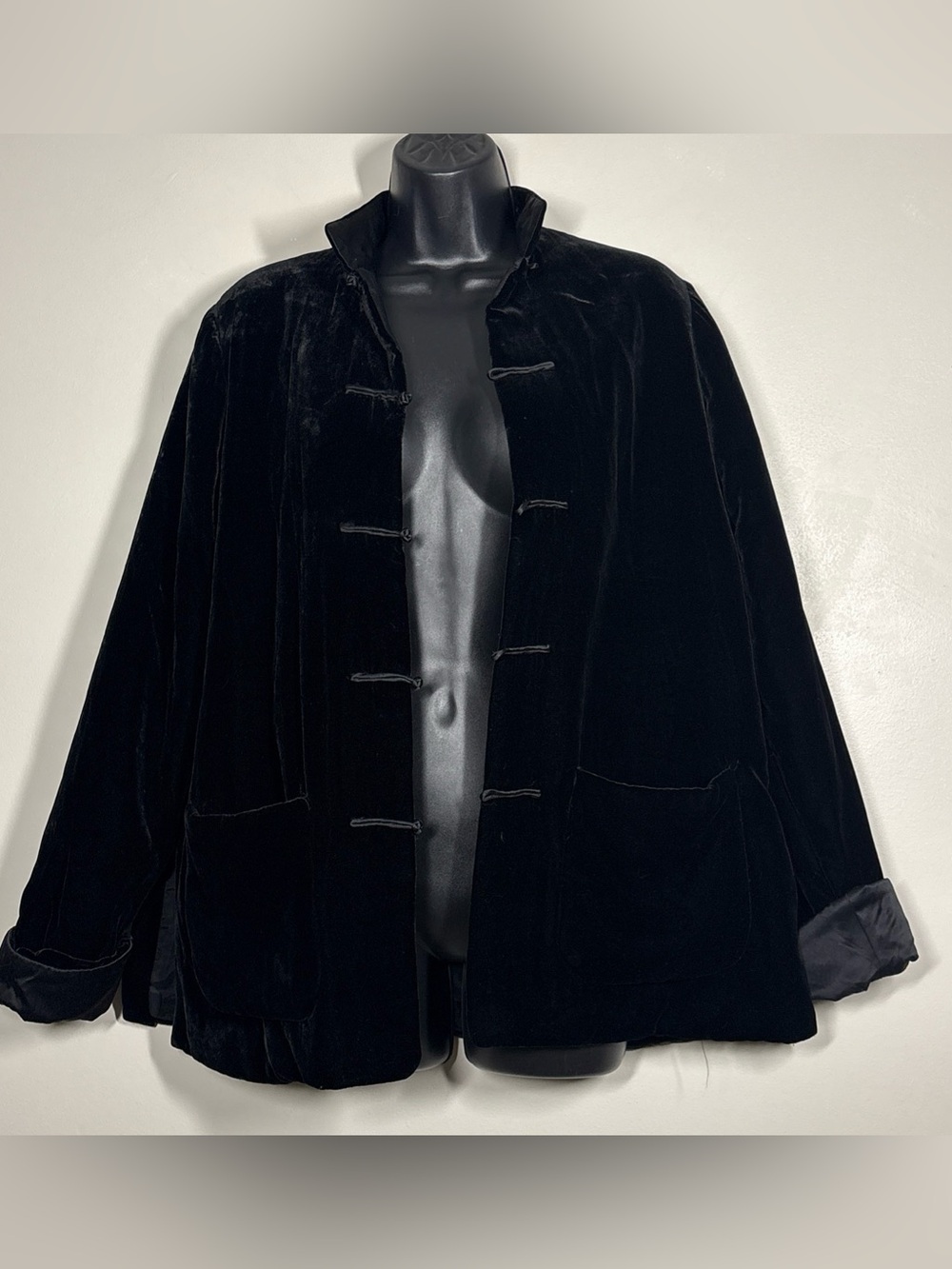 Max Studio S Black Velvet Blazer Jacket
Mandarin Collar satin knot button Asian